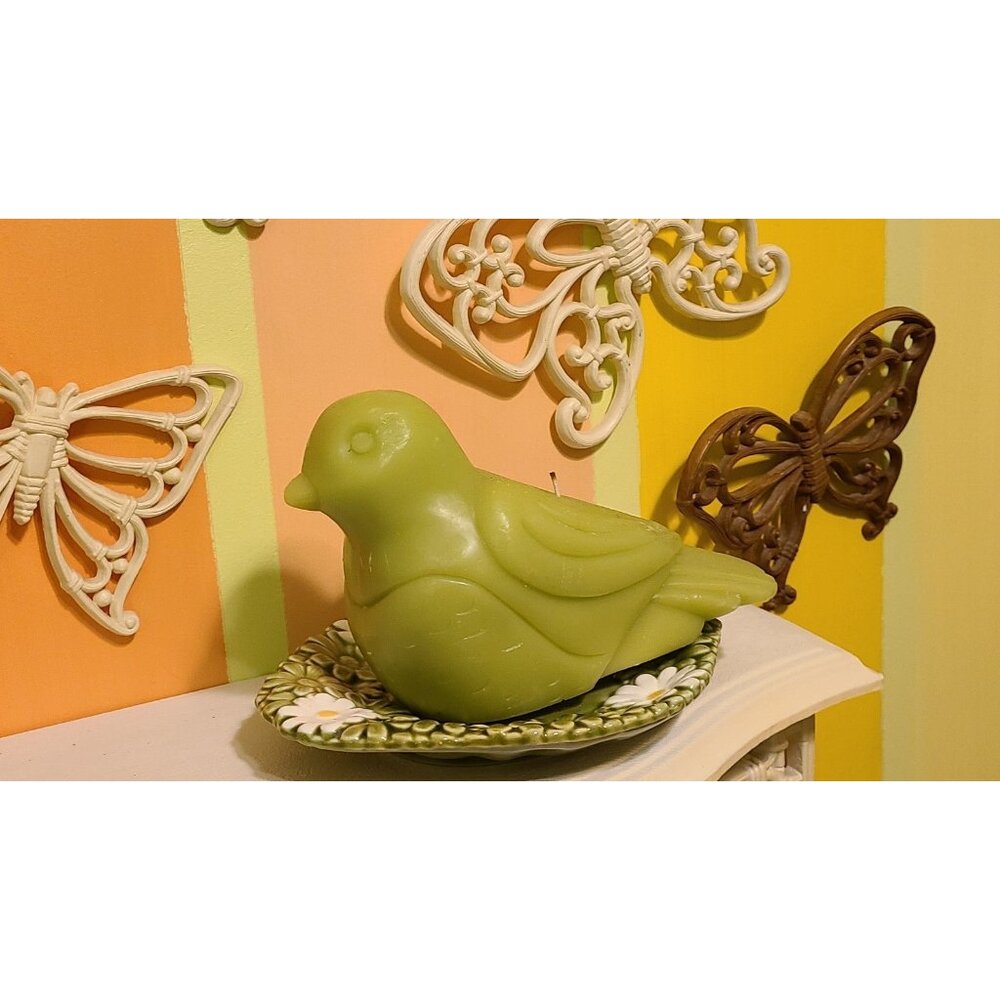 Vintage avacado dove candle